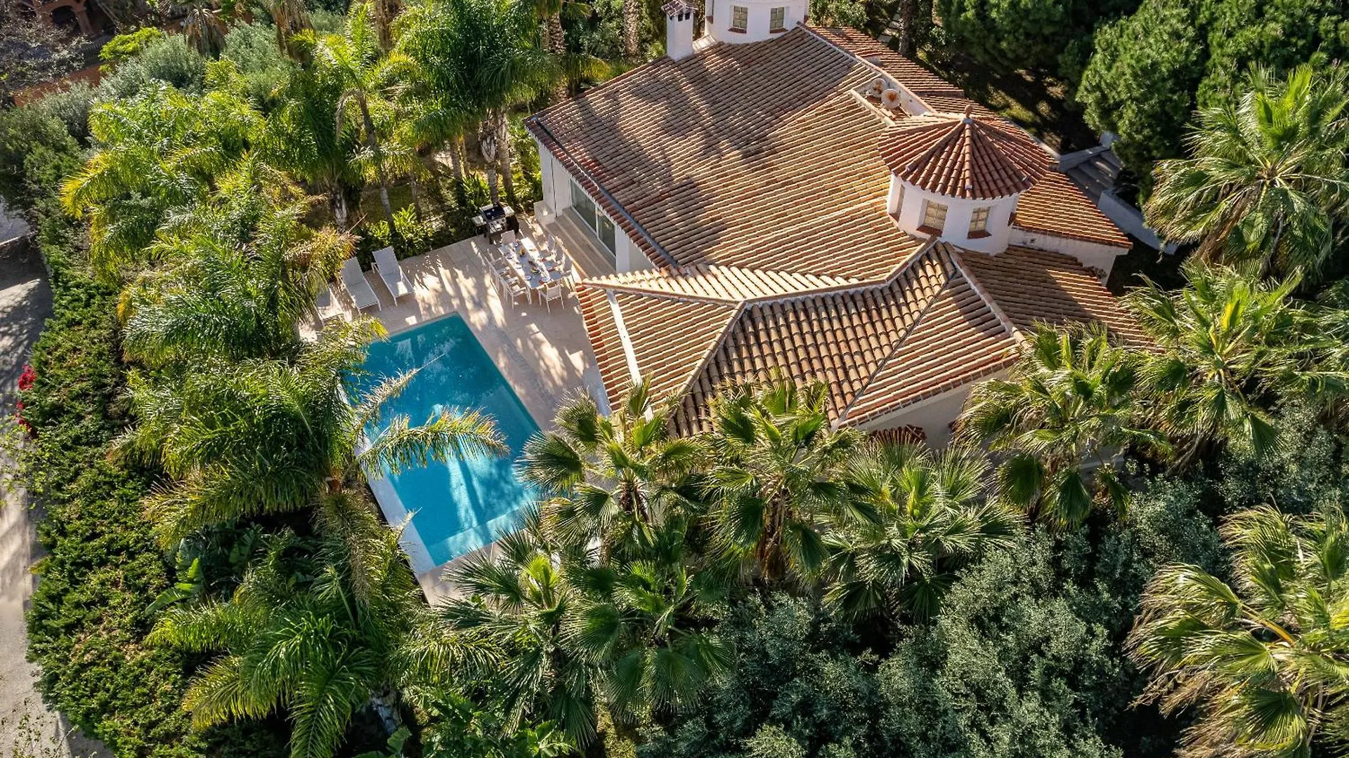 Tess Villa Las Coniferas Benalmadena